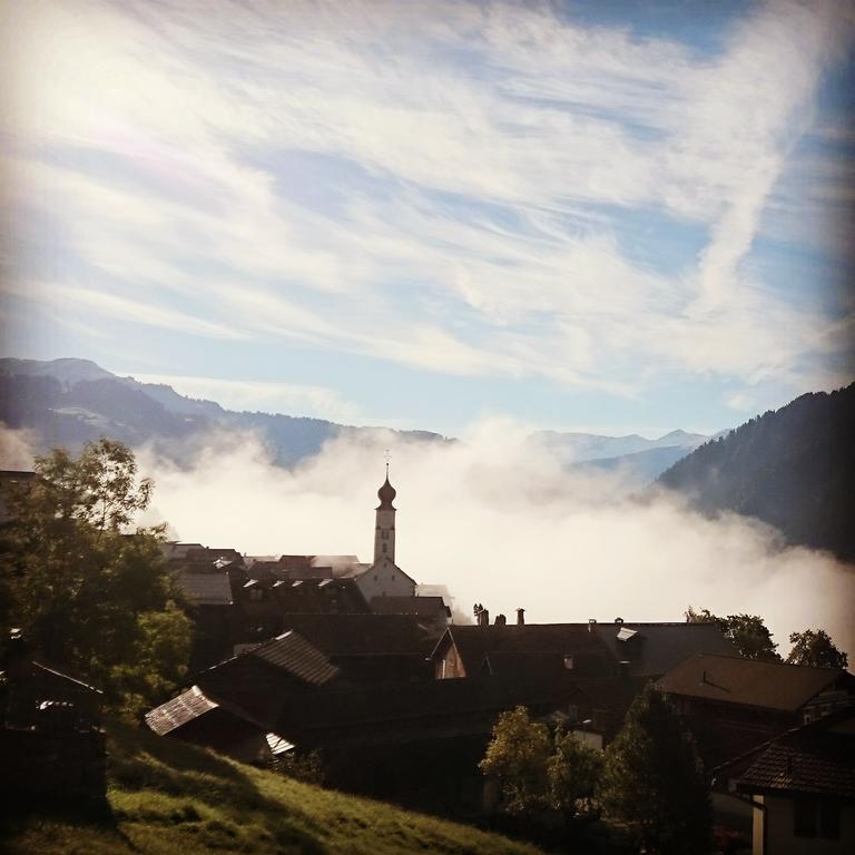 Gaestehaus Alpina In Fanas Kamer foto